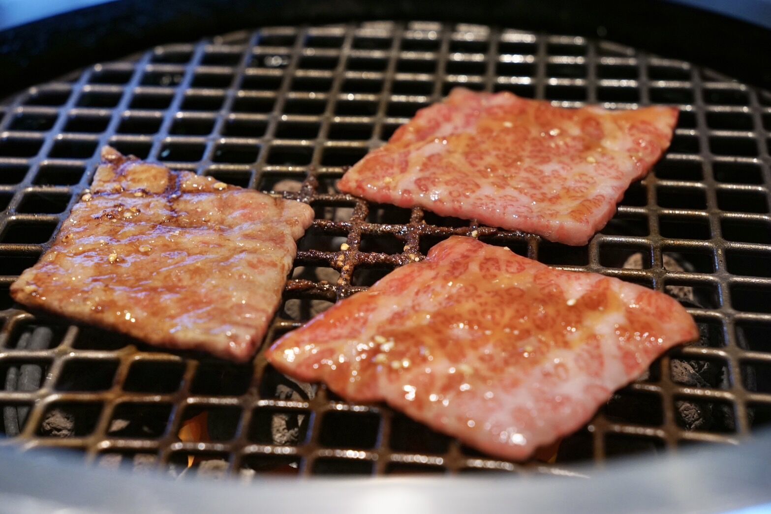 新メニュー　肉ケーキ